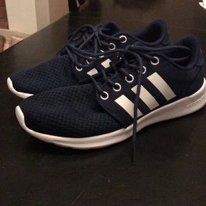 Adidas sneaker— navy blue